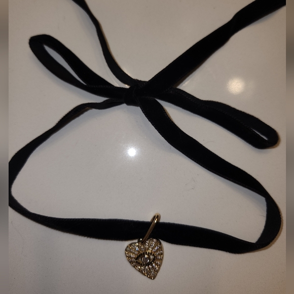 HRH COLLECTION WATCHFUL HEART Velvet Choker Necklace - Picture 3 of 6